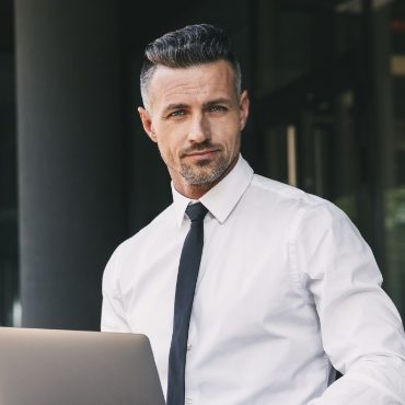 portrait-of-a-successful-young-businessman-YJVR3KZ